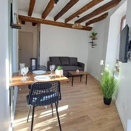 Les Cles Du Clocher Apartment *