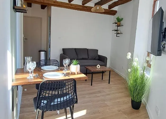 Les Cles Du Clocher Apartment *